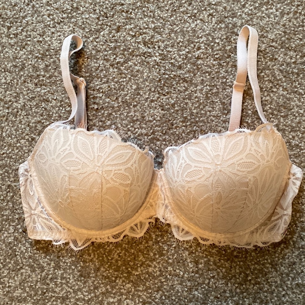 PINK Victoria’s Secret White Lace Push-Up Bra
